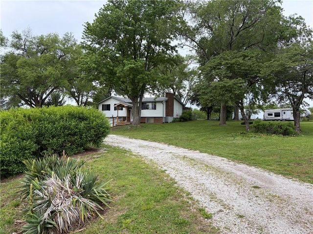 21282 Parallel Road, Tonganoxie, KS 66086