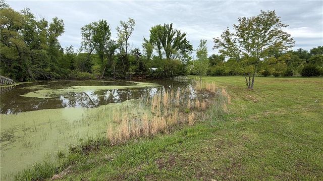 21282 Parallel Road, Tonganoxie, KS 66086