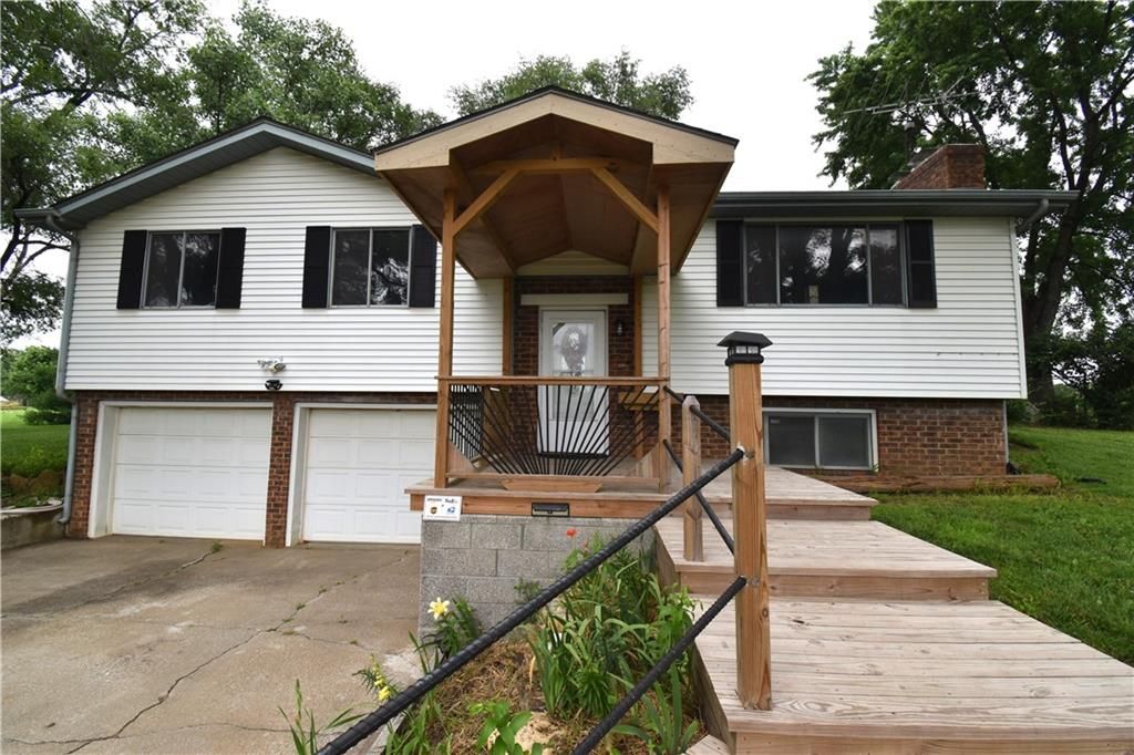 21282 Parallel Road, Tonganoxie, KS 66086