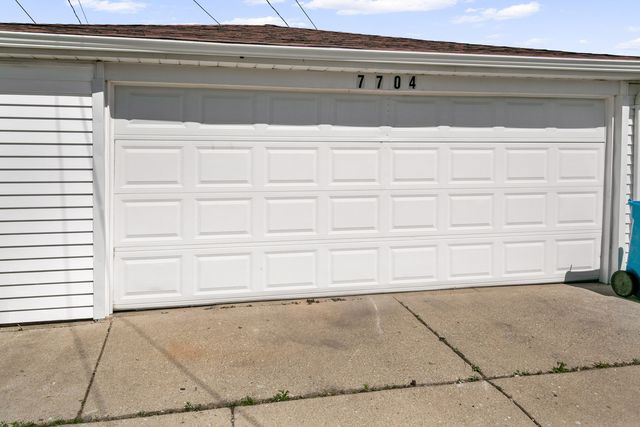 7704 Mcvicker Avenue, Burbank, IL 60459