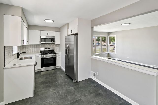 7704 Mcvicker Avenue, Burbank, IL 60459