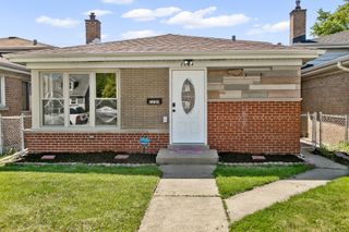 7704 Mcvicker Avenue, Burbank, IL 60459