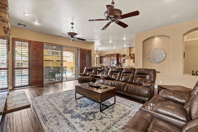 4053 E Thunderheart Court, Gilbert, AZ 85297