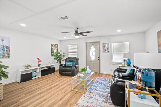 3238 Knotty Oaks Trail, Houston, TX 77045