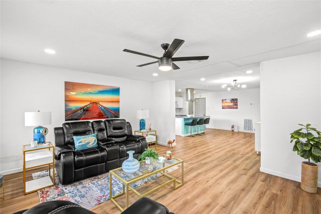 3238 Knotty Oaks Trail, Houston, TX 77045