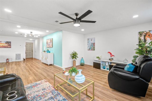 3238 Knotty Oaks Trail, Houston, TX 77045