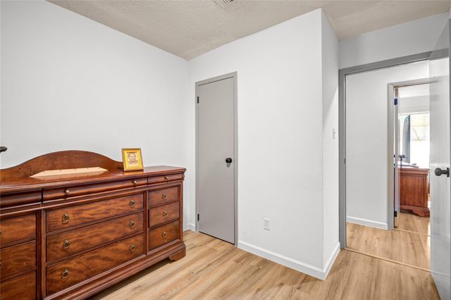 3238 Knotty Oaks Trail, Houston, TX 77045