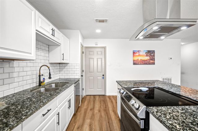 3238 Knotty Oaks Trail, Houston, TX 77045