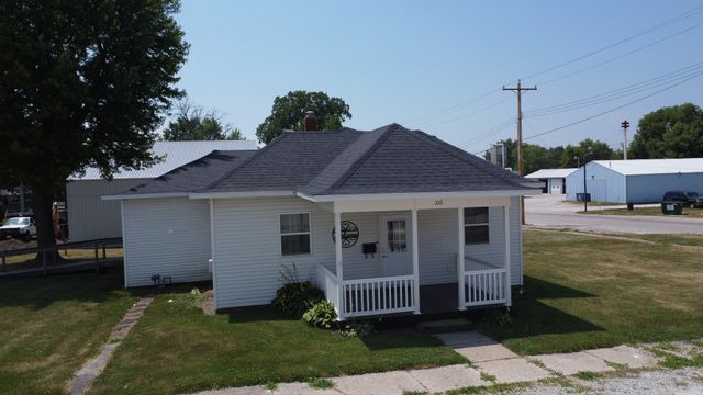 100 E Lyle Street, Milford, IL 60953