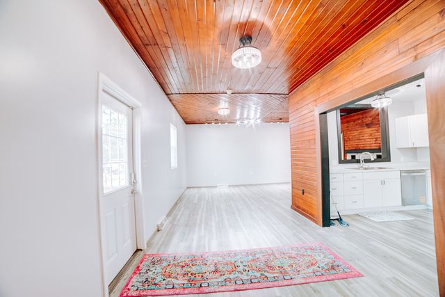 100 E Lyle Street, Milford, IL 60953