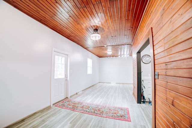 100 E Lyle Street, Milford, IL 60953