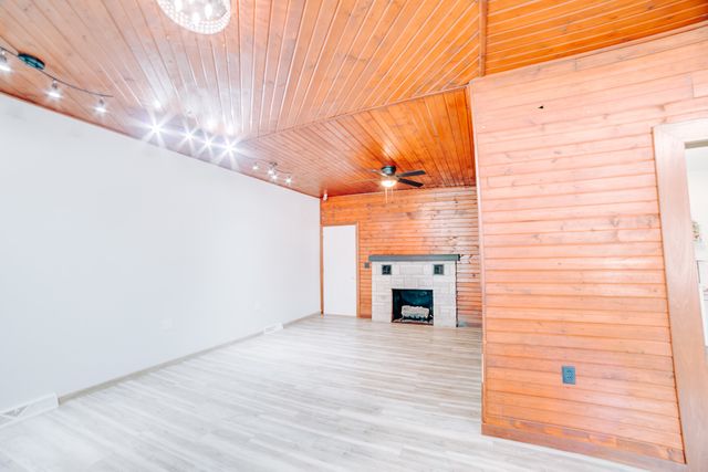 100 E Lyle Street, Milford, IL 60953