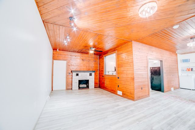 100 E Lyle Street, Milford, IL 60953