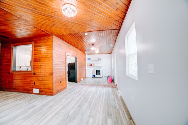 100 E Lyle Street, Milford, IL 60953