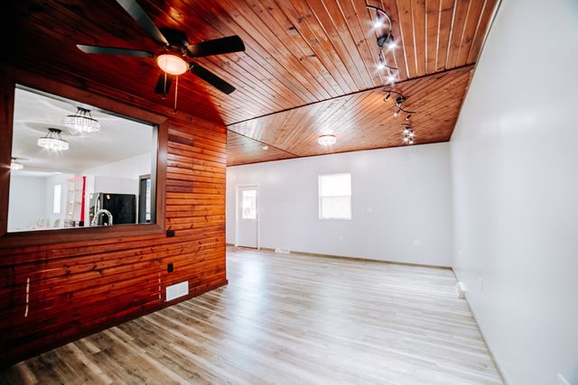 100 E Lyle Street, Milford, IL 60953