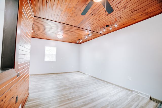 100 E Lyle Street, Milford, IL 60953