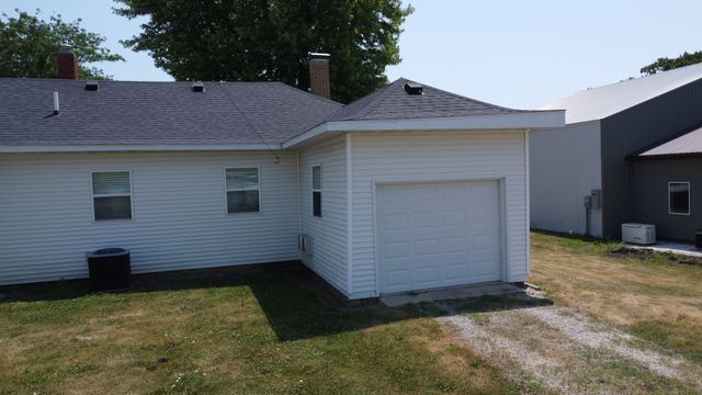 100 E Lyle Street, Milford, IL 60953