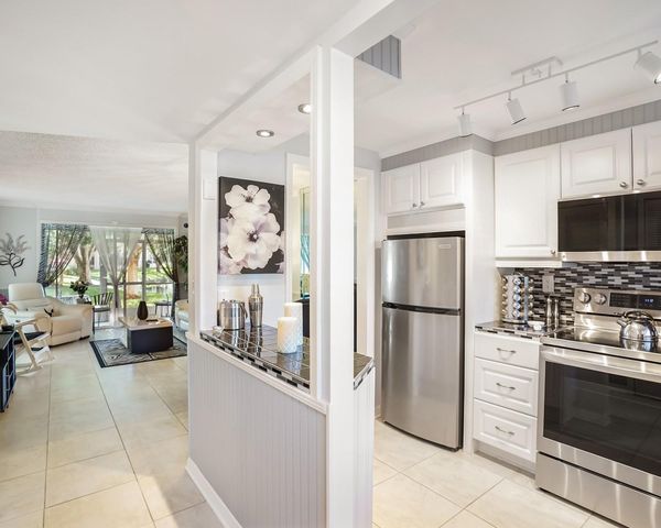 9281 Sunrise Lakes Blvd 101, Sunrise, FL 33322