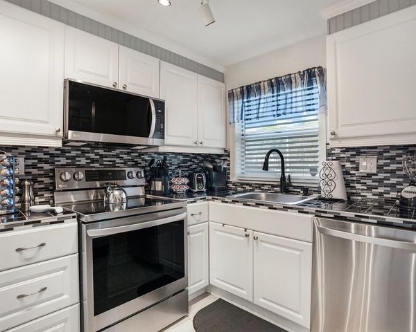 9281 Sunrise Lakes Blvd 101, Sunrise, FL 33322