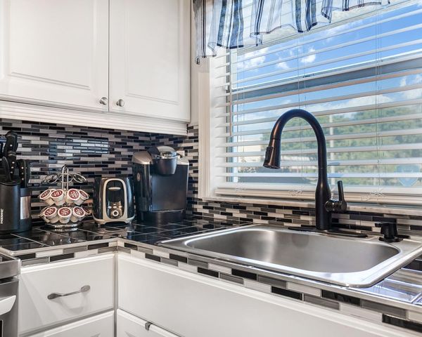 9281 Sunrise Lakes Blvd 101, Sunrise, FL 33322