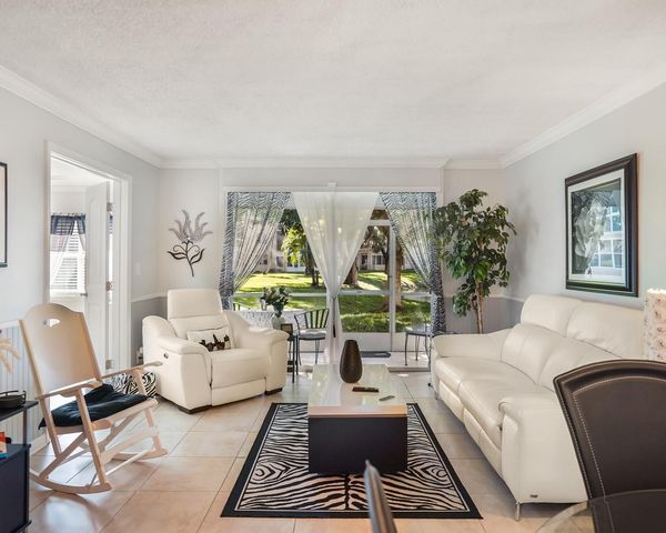 9281 Sunrise Lakes Blvd 101, Sunrise, FL 33322