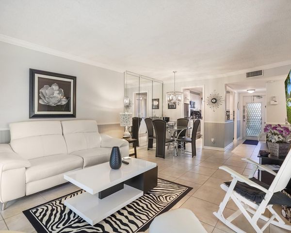 9281 Sunrise Lakes Blvd 101, Sunrise, FL 33322