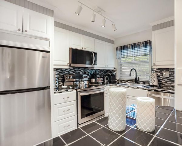 9281 Sunrise Lakes Blvd 101, Sunrise, FL 33322