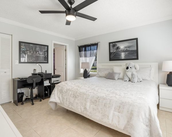 9281 Sunrise Lakes Blvd 101, Sunrise, FL 33322