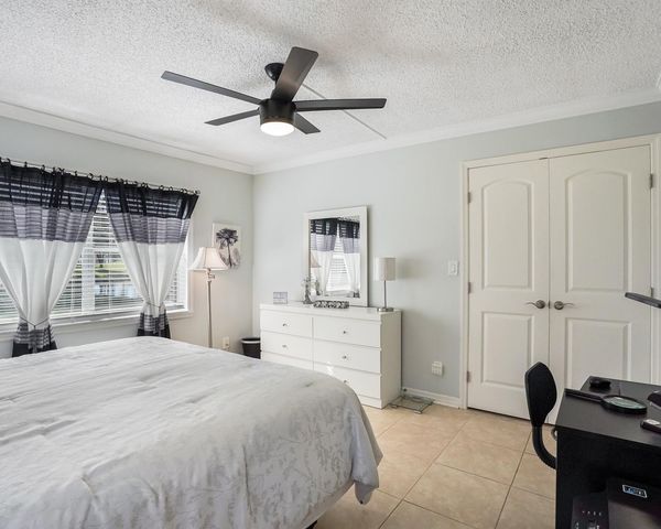 9281 Sunrise Lakes Blvd 101, Sunrise, FL 33322