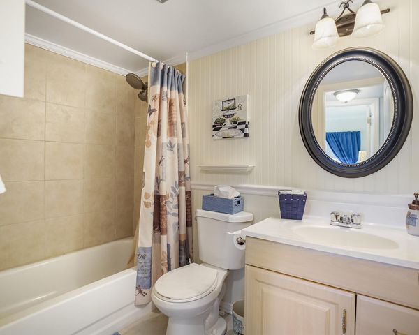 9281 Sunrise Lakes Blvd 101, Sunrise, FL 33322