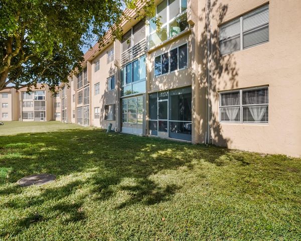 9281 Sunrise Lakes Blvd 101, Sunrise, FL 33322