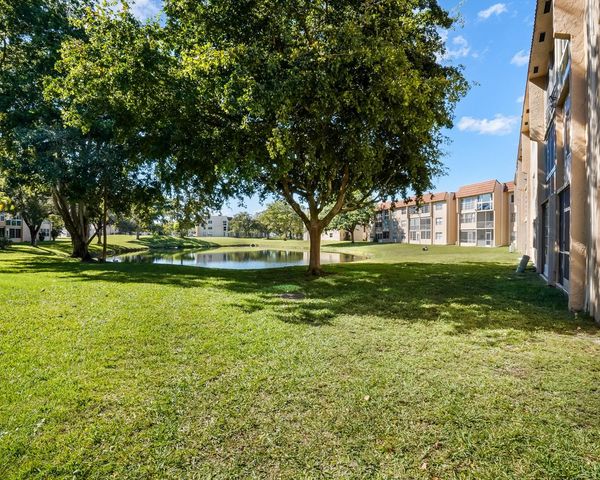 9281 Sunrise Lakes Blvd 101, Sunrise, FL 33322