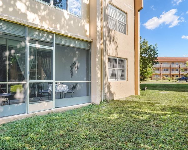 9281 Sunrise Lakes Blvd 101, Sunrise, FL 33322