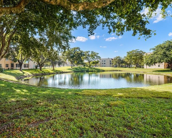 9281 Sunrise Lakes Blvd 101, Sunrise, FL 33322