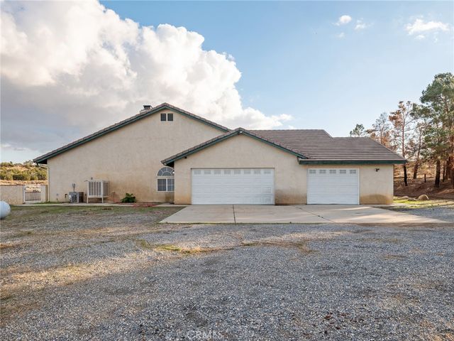 8135 Winmar, Hesperia, CA 92344