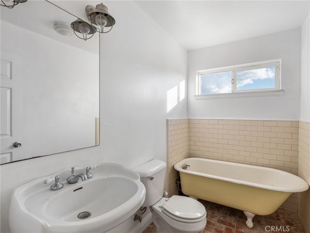 8135 Winmar, Hesperia, CA 92344