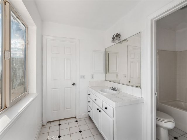 8135 Winmar, Hesperia, CA 92344