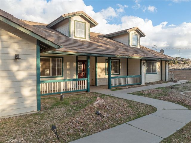 8135 Winmar, Hesperia, CA 92344