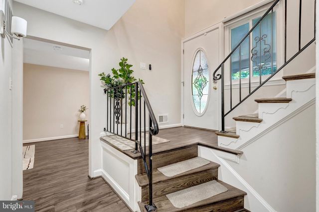 8213 SPRINGFIELD VILLAGE DR, Springfield, VA 22152