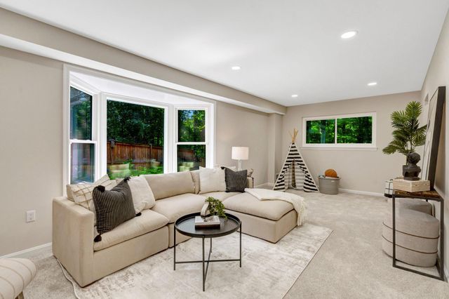 8213 SPRINGFIELD VILLAGE DR, Springfield, VA 22152