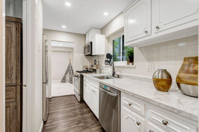 8213 SPRINGFIELD VILLAGE DR, Springfield, VA 22152