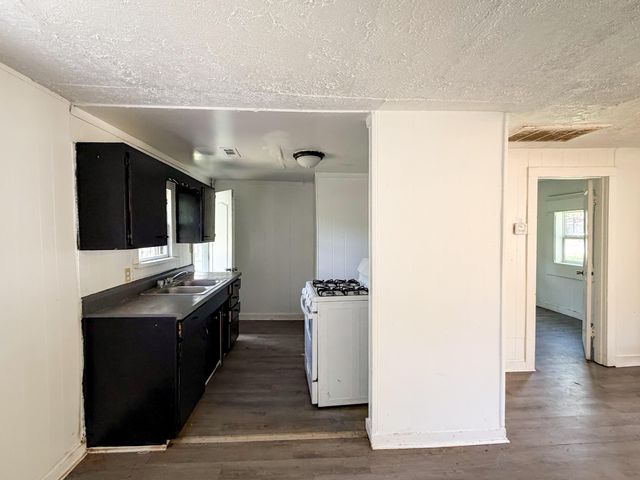 2730 W Chestnut Street, Springfield, MO 65802