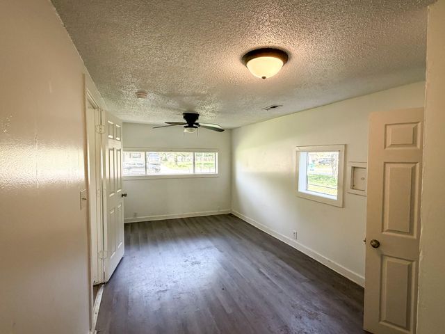 2730 W Chestnut Street, Springfield, MO 65802
