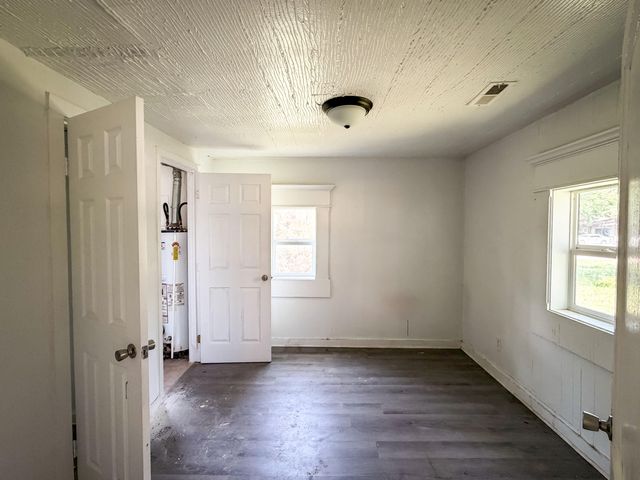 2730 W Chestnut Street, Springfield, MO 65802