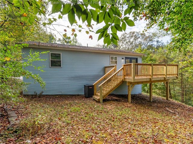 305 Springlea Drive, Winfield, WV 25213