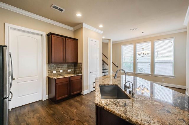 6011 Kansas Street C, Houston, TX 77007