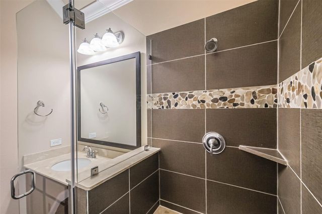 6011 Kansas Street C, Houston, TX 77007