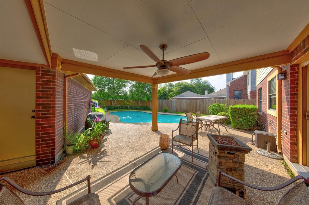 113 Coral Bay Drive, League City, TX 77573