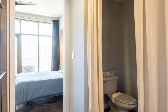 1510 Demonbreun St Apt 910, Nashville, TN 37203