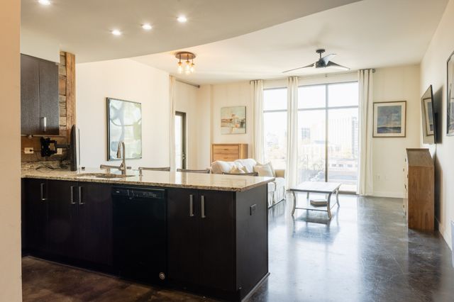 1510 Demonbreun St Apt 910, Nashville, TN 37203